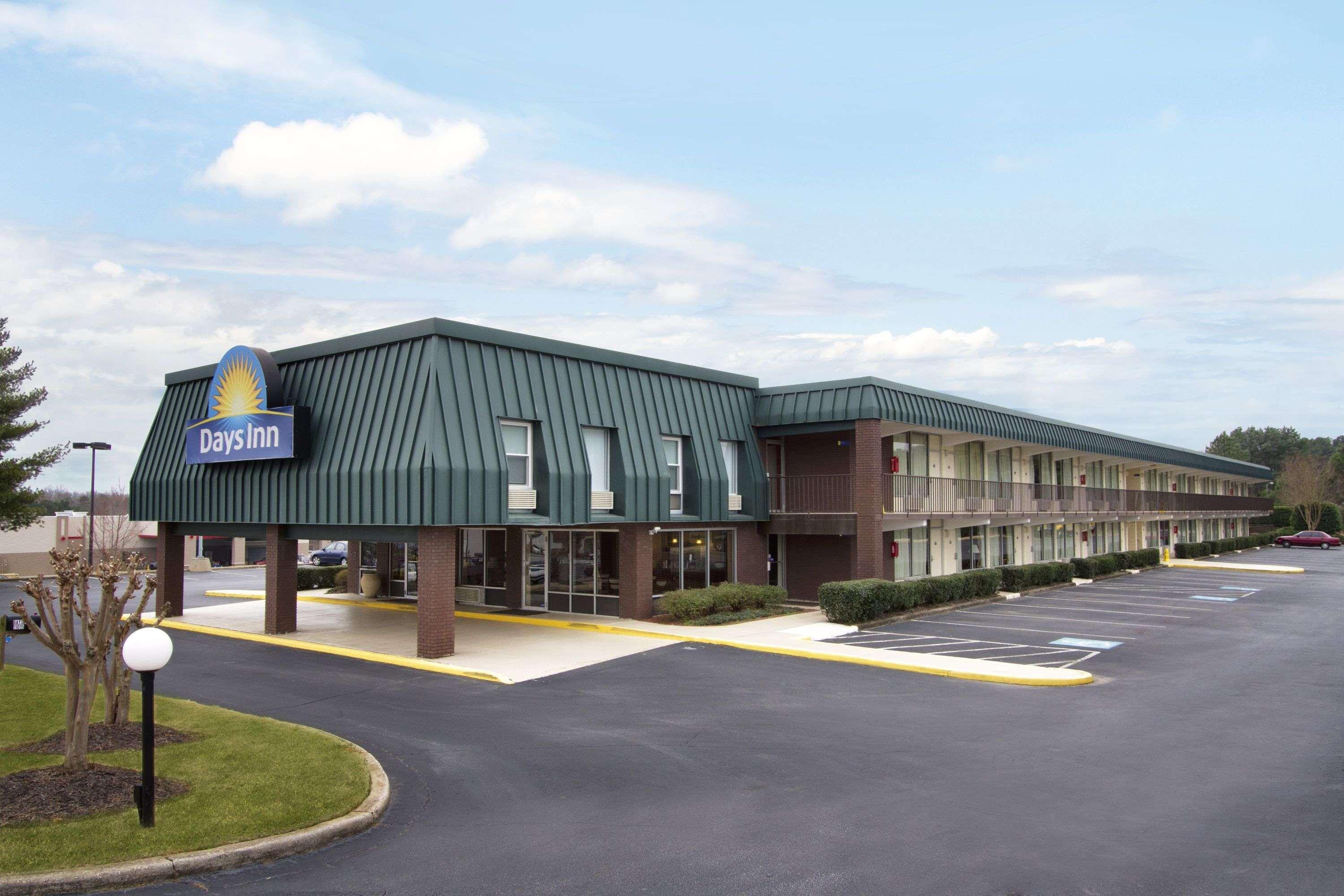 Days Inn By Wyndham Seneca-Clemson Exterior photo