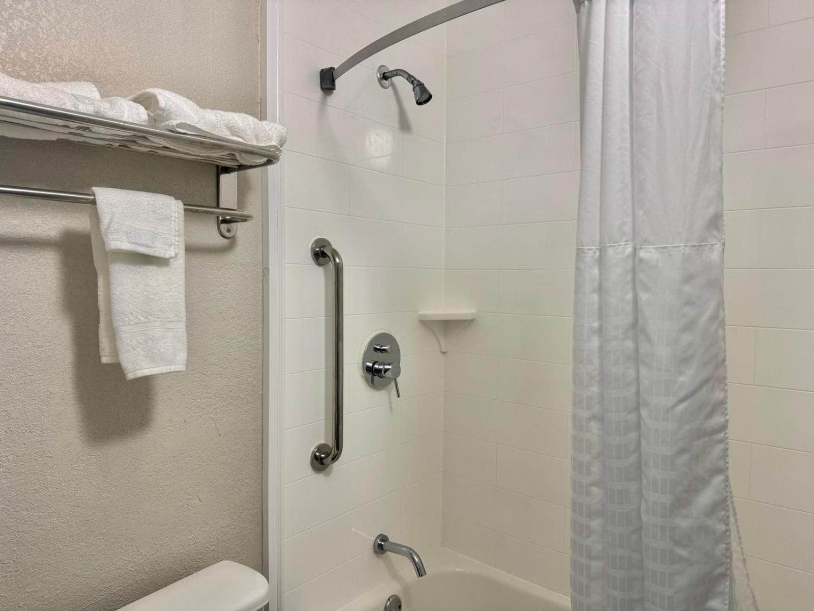 Days Inn By Wyndham Seneca-Clemson Exterior photo